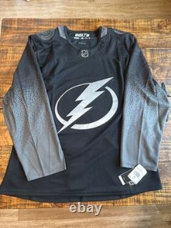 Adidas NHL Tampa Bay Lightning Size 54 NWT Authentic Alternate Jersey DW4834