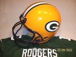 Nwt Green Bay Packers Youth Medium Aaron Rodgers Football Jersey Uniform Helmet