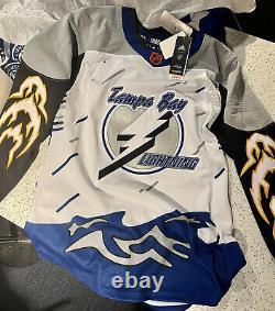 Tampa Bay Lightning Adidas Authentic Reverse Retro NHL Jersey Size 54 IN HAND