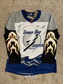 Tampa Bay Lightning Reverse Retro 2.0 BNWT Authentic NHL Hockey Jersey Size 52