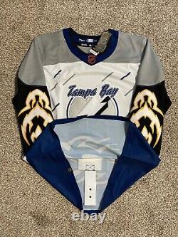 Tampa Bay Lightning Reverse Retro 2.0 BNWT Authentic NHL Hockey Jersey Size 52