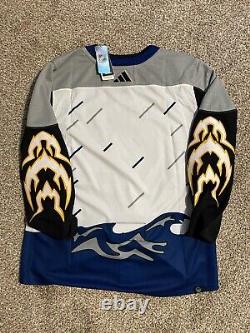 Tampa Bay Lightning Reverse Retro 2.0 BNWT Authentic NHL Hockey Jersey Size 52